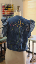Cargar imagen en el visor de la galería, Denim Vest bordado
