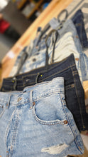 Cargar imagen en el visor de la galería, Upcicle denim tops
