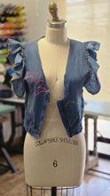 Cargar imagen en el visor de la galería, Denim Vest bordado
