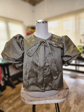 Cargar imagen en el visor de la galería, Alana Top
