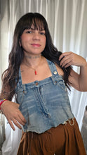 Cargar imagen en el visor de la galería, Upcicle denim tops
